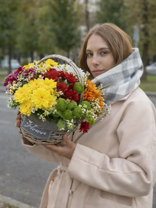 ROZA4U Букет живых цветов 7 кустовых хризантем в корзине, белый, фото 2