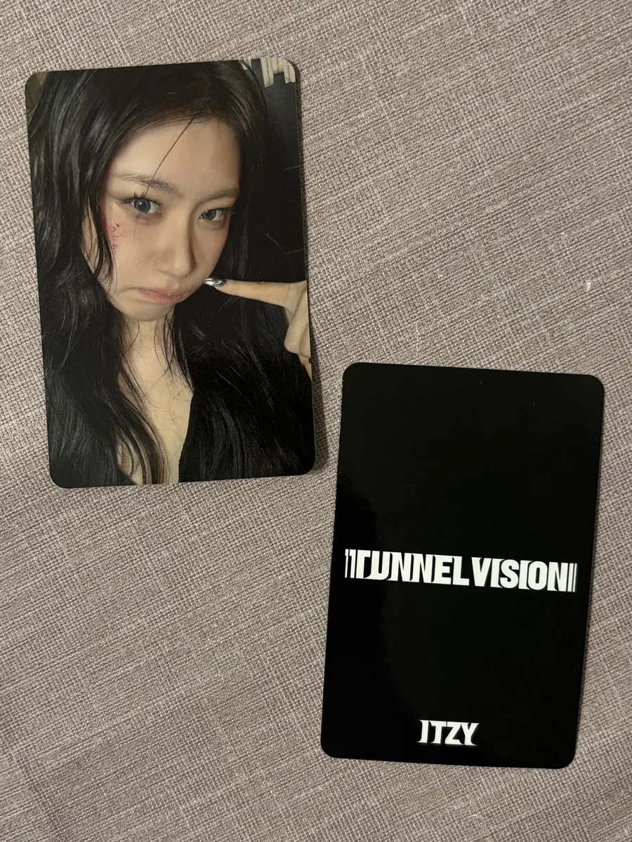 Фотокарточка ITZY от Apple Music